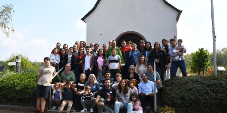 En verdes praderas, Él nos hizo descansar