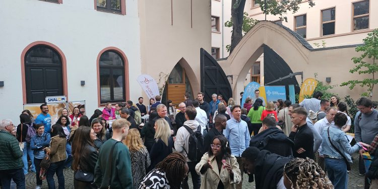 Jóvenes de Frankfurt por la unidad de la Iglesia