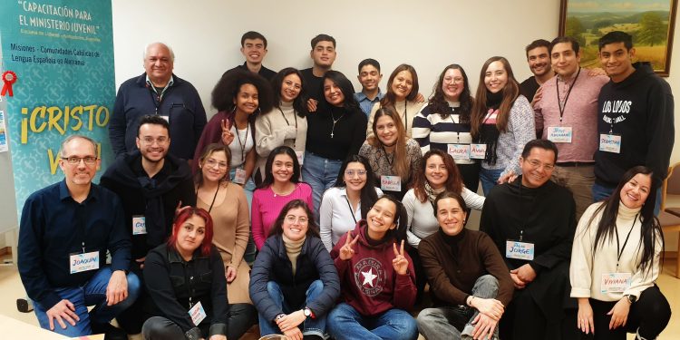 JÓVENES CATÓLICOS HISPANOHABLANTES “PISANDO FUERTE“