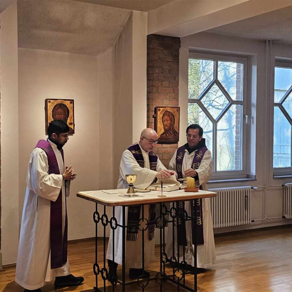 Sacerdotes de las comunidades hispanohablantes en Alemania durante el retiro espiritual de 2026